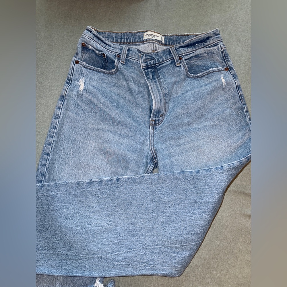 Abercrombie & Fitch Curve Love Ultra High Rise 90s Straight Jean Ripped Style